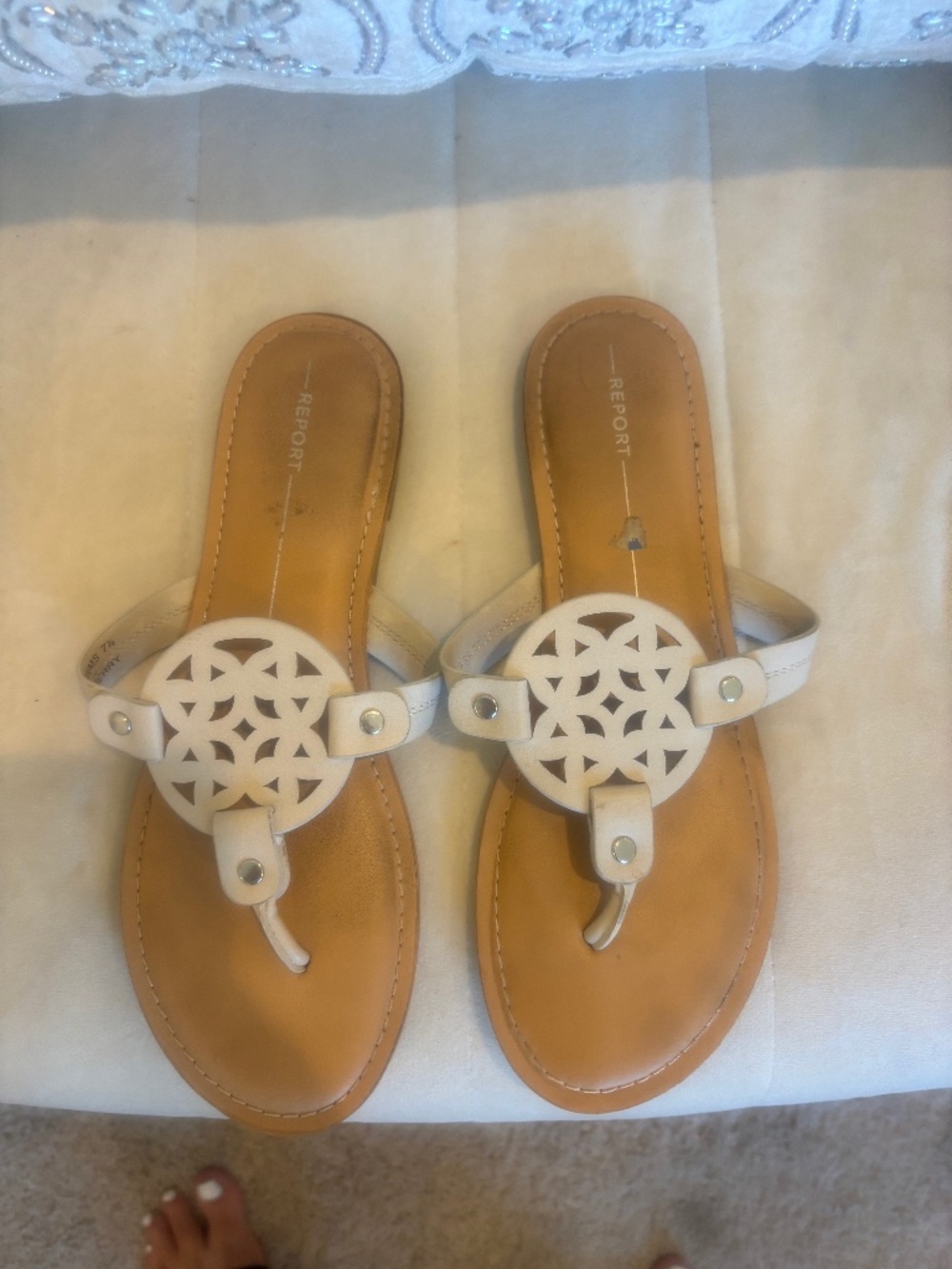 REPORT FLIP FLOPS TAN SIZE 7.5